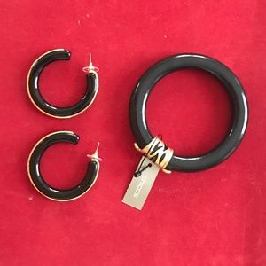 Black and gold tone bracelet and earrings set